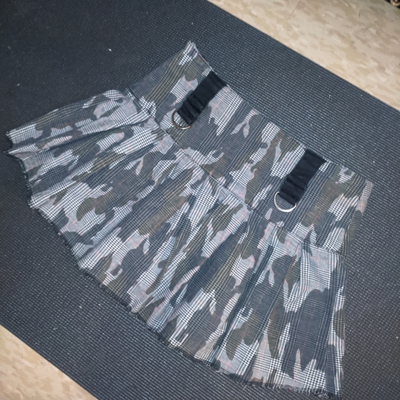 Skirt - Picture 2 of 2